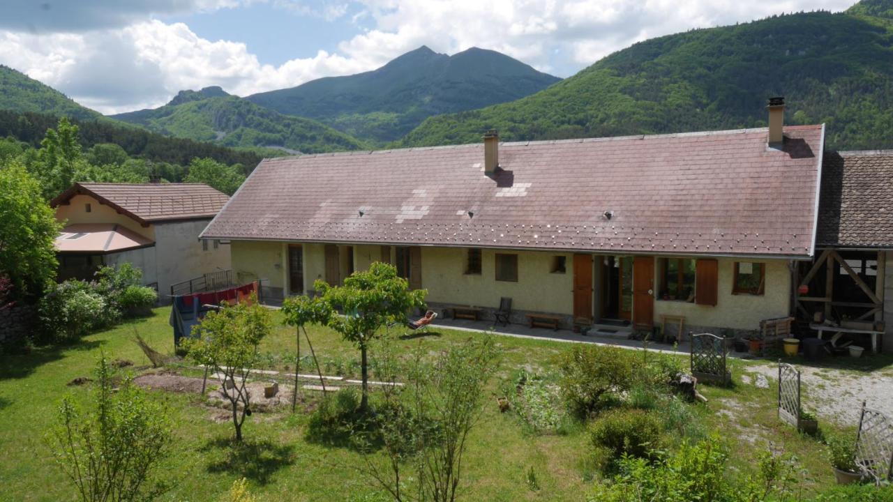 Chambres Et Table D'Hote Le Petit Radis Lus-la-Croix-Haute Exterior photo